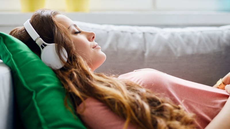 Koptelefoon met ruisonderdrukking om te relaxen in stilte